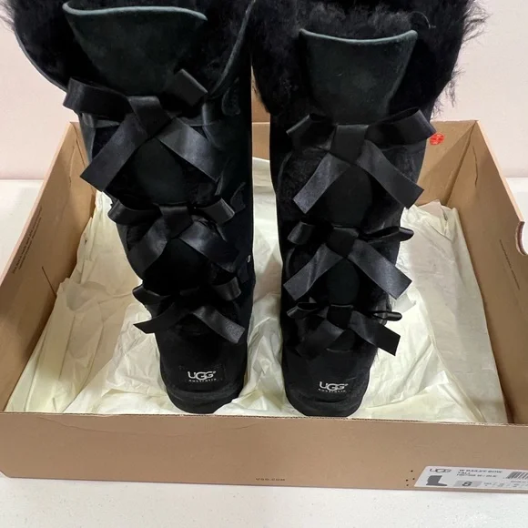 UGG Bailey Bow tall woman’s boot Like New - Picture 2 of 2